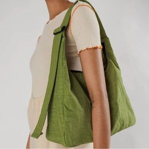 Baggu medium shoulder bag in avocado green NWT